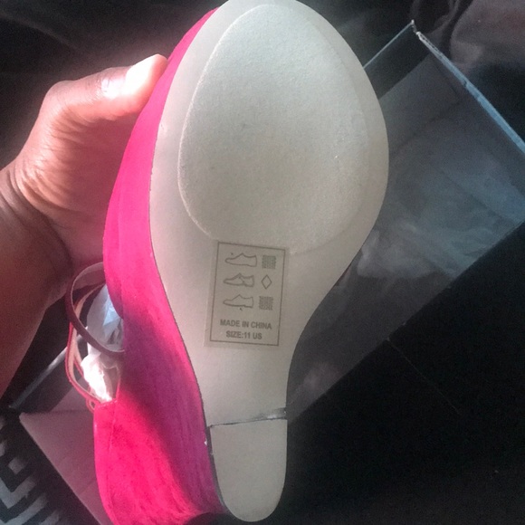 Shoes - Picture 4 of 4